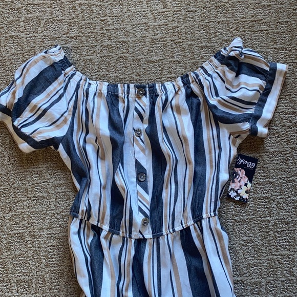 One piece Romper - Picture 2 of 7